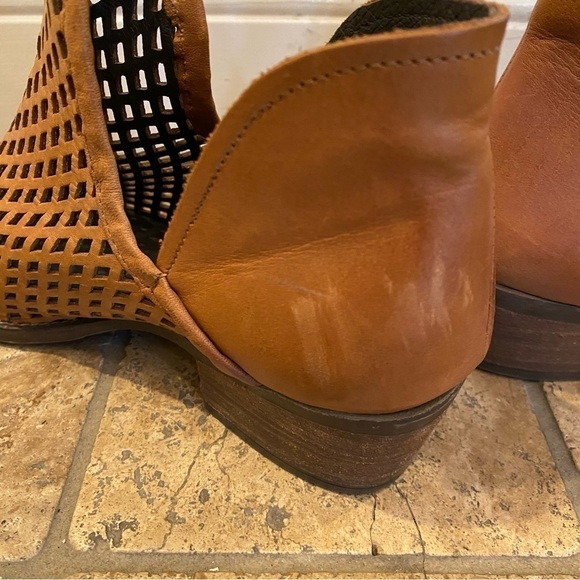 CWY Coolway Women Light Brown Leather Laser Cut Ankle Boots Size 9 - Picture 8 of 13